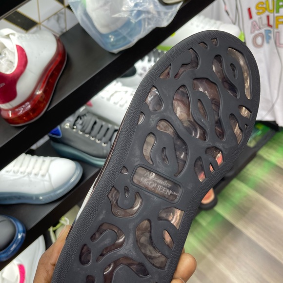 Alexander McQueen - Picture 2 of 8